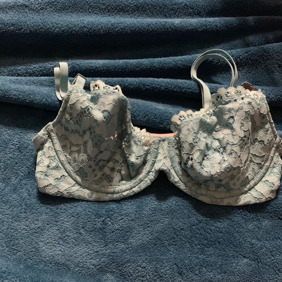 Victoria's Secret Body By Victoria Bra 34C - Picture 6 of 7